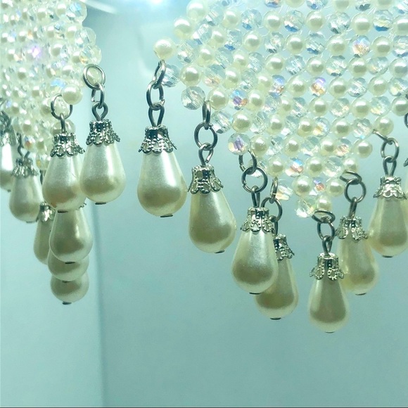 ⭐️SOLD⭐️Iridescent Pearl Earrings - Picture 5 of 6